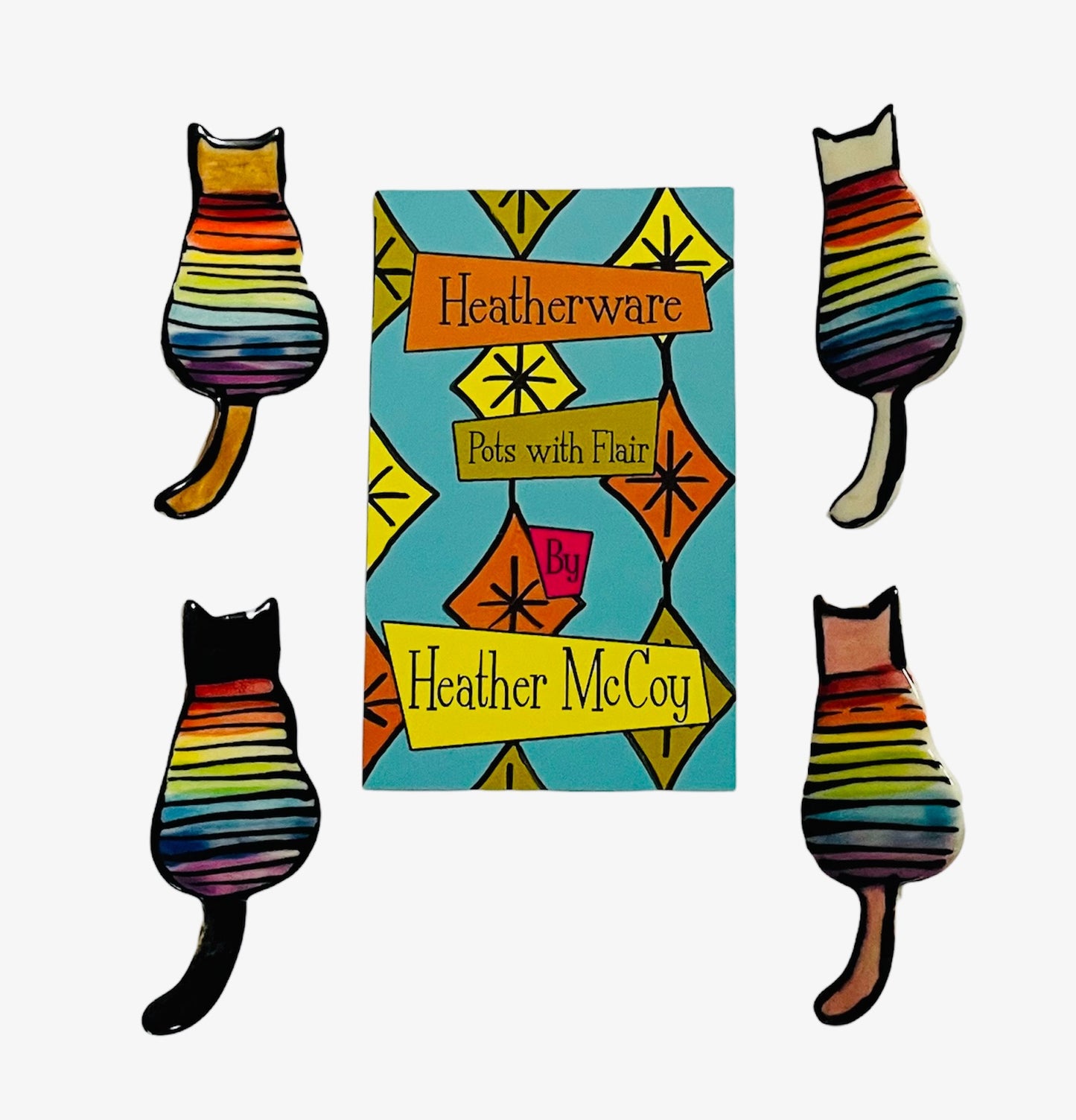 Cat sitting brooch