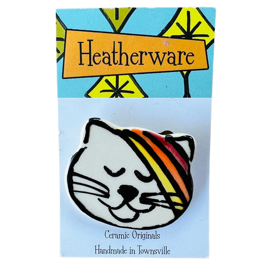 Cat face brooch